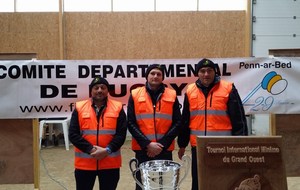 Le Staff médical : (de gauche à droite Jean louis Bergeault, Pierrick Guillemot et Laurent Leroux) l'assurance d'une prise en charge médicale rapide et efficace.